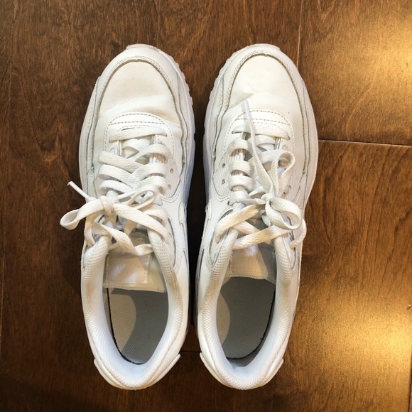 Nike air max shoes in white - Picture 1 of 3